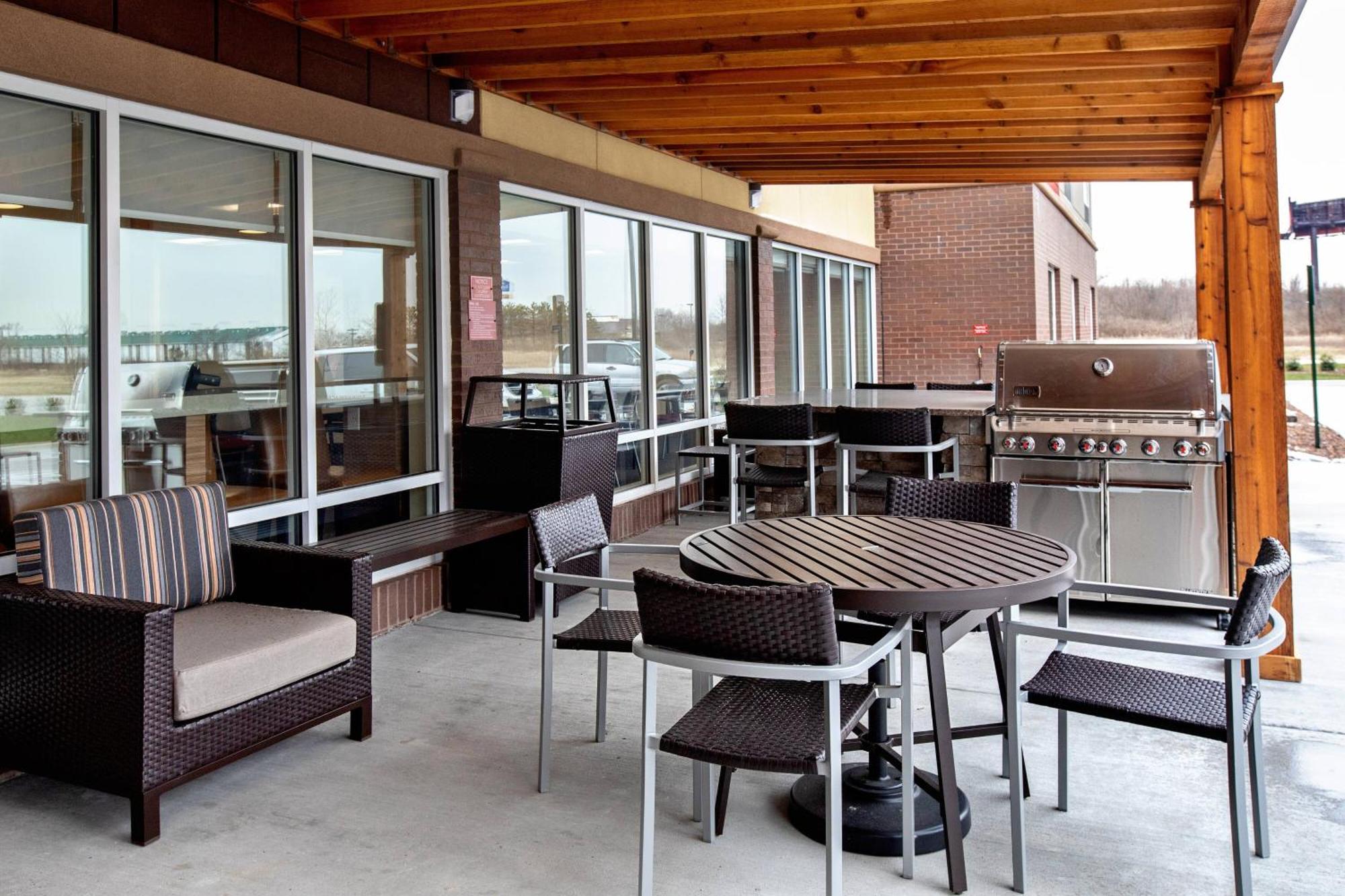 Towneplace Suites By Marriott Louisville Airport מראה חיצוני תמונה